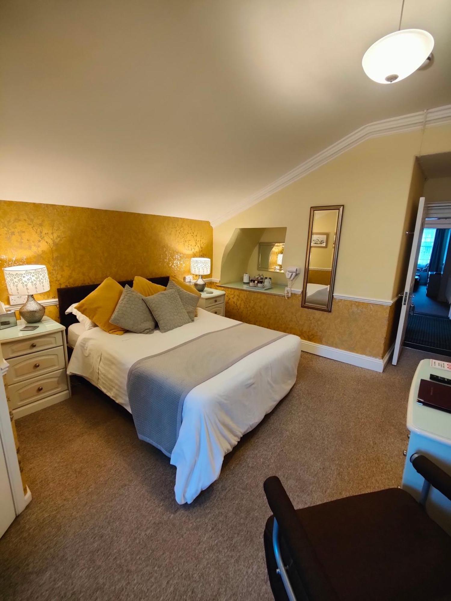 Hotel The Pack O' Cards à Combe Martin Extérieur photo