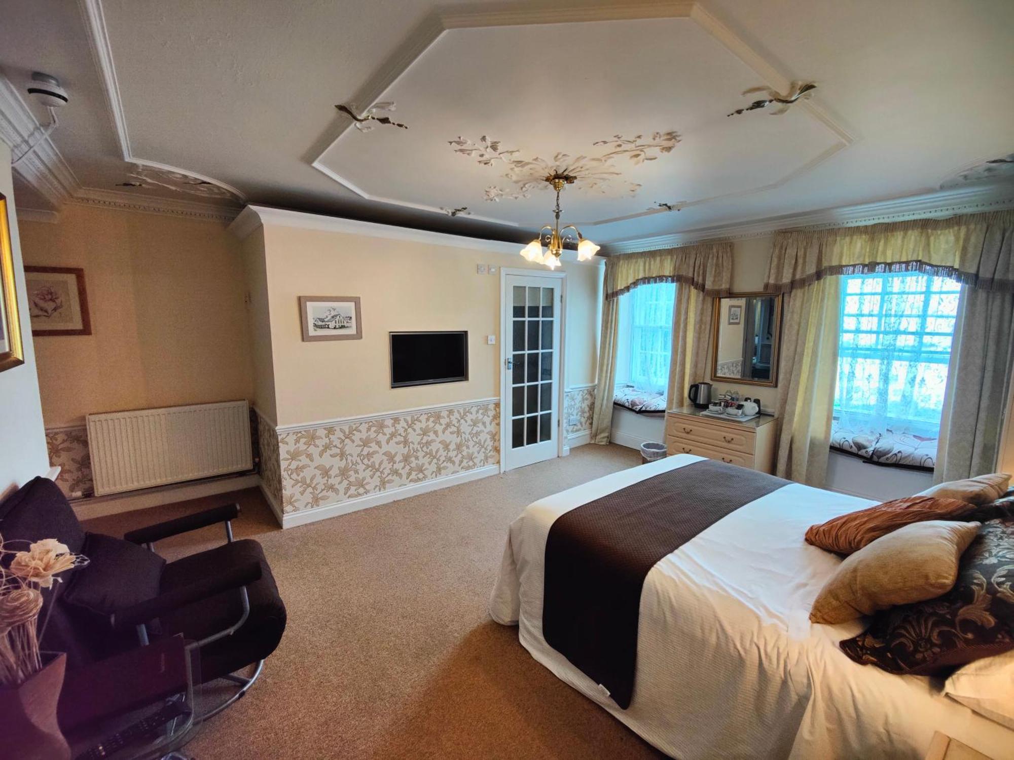 Hotel The Pack O' Cards à Combe Martin Extérieur photo