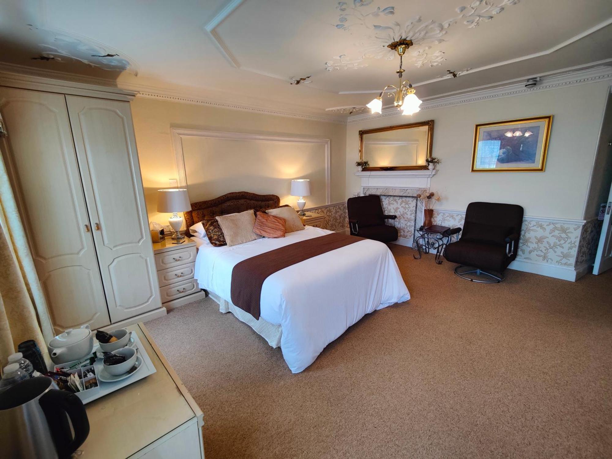 Hotel The Pack O' Cards à Combe Martin Extérieur photo