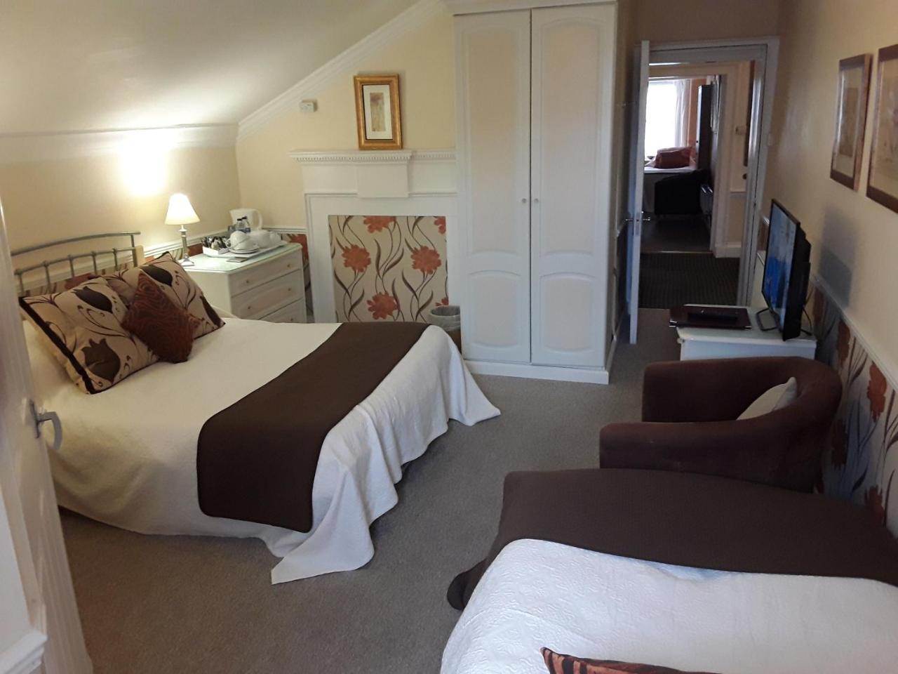 Hotel The Pack O' Cards à Combe Martin Extérieur photo